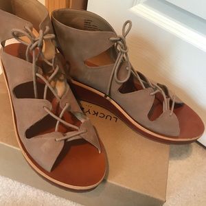 Lucky Brand Hipsta Wedge Sandals Sesame Sz 10